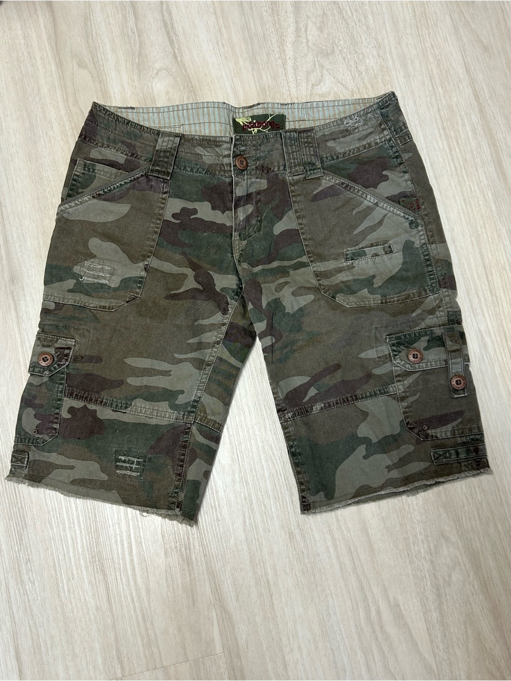 Billabong camouflage camo army green jorts bermuda shorts Y2K womens 5